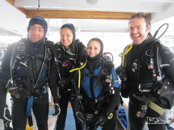 Prontos e felizes para o primeiro mergulho em Wolf, em Galápagos